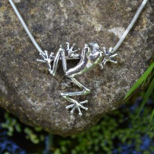 Frog-Pendant-Sm1-4---Emma-Keating-Jewellery