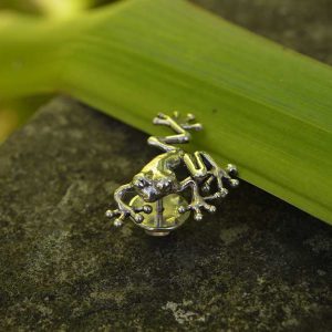 Tree-Frog-Lapel-Pin-1---Emma-Keating-Jewellery