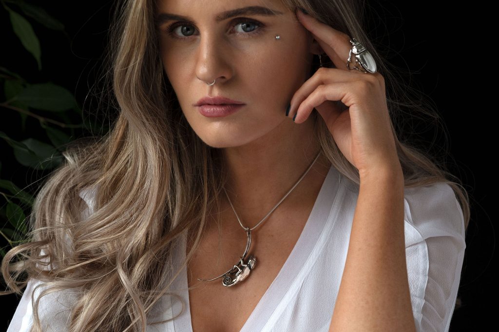 Chameleon & Leaf Pendant MLR - Emma Keating Jewellery