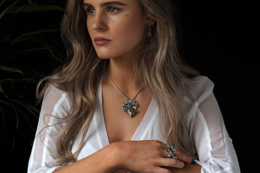 Queen Bee on Daisy Necklace MLR - Emma Keating Jewellery