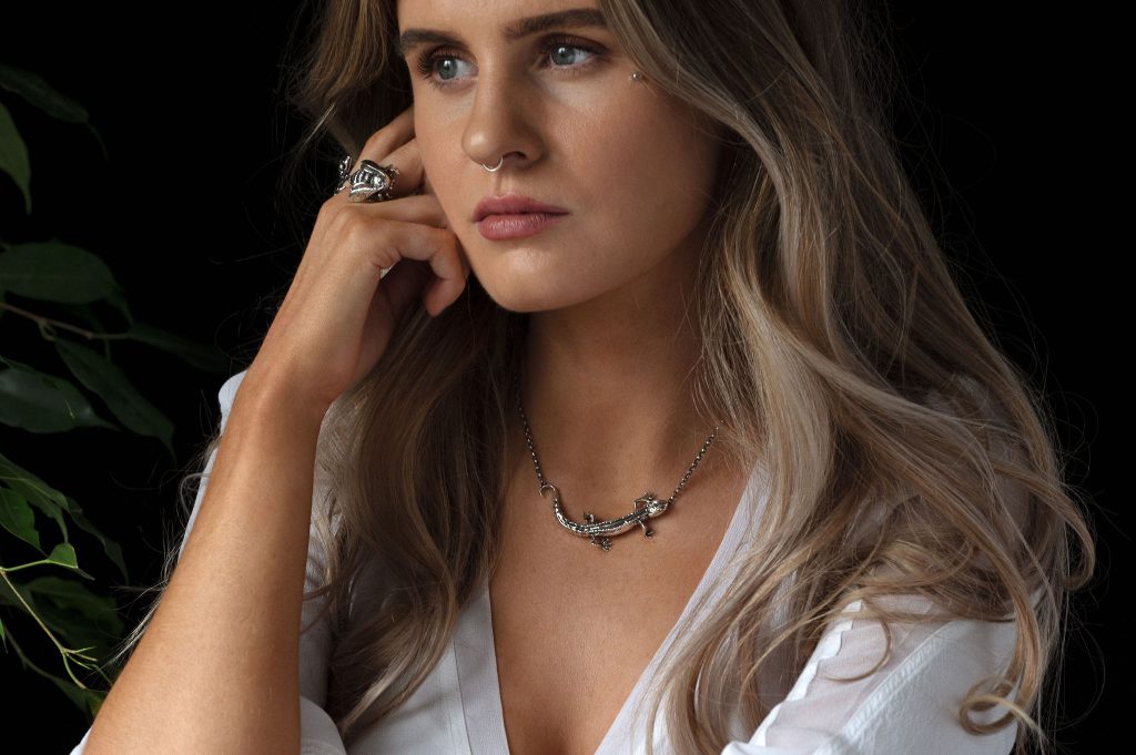 Smooth Newt Necklace MLR - Emma Keating Jewellery